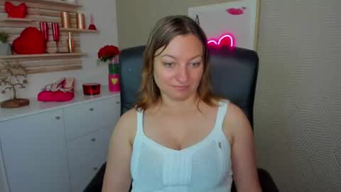 Snapshot of angela_samt chatting on June 2026 05:50:02 AM Angela online show from June 2026 05:50:02 AM