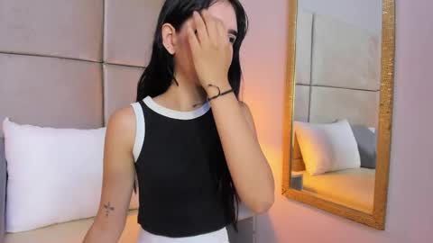 angelag_ online show from November 2025 08:43:01 PM