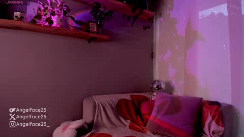 Snapshot of angelface25_ chatting on October 2025 10:40:02 PM . online show from October 2025 10:40:02 PM