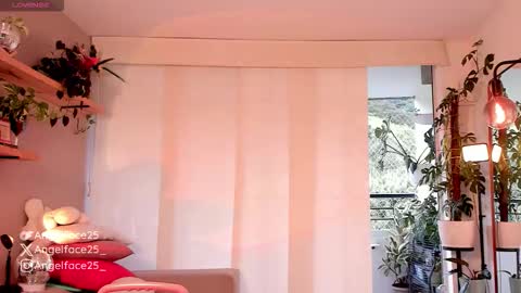 Snapshot of angelface25_ chatting on October 2025 09:48:01 PM . online show from October 2025 09:48:01 PM