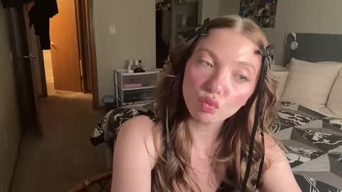 Snapshot of angelgrl444 chatting on January 2025 02:04:01 AM Princess Peach online show from January 2025 02:04:01 AM