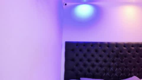 Angeli online show from November 2025 10:54:01 AM