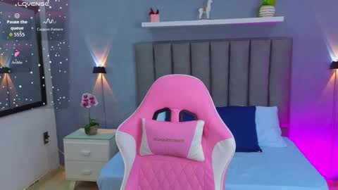 Snapshot of angelica_dymond chatting on October 2025 12:08:02 PM A N G E L I C A online show from October 2025 12:08:02 PM