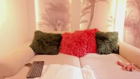 Snapshot of angelierose_ chatting on July 2026 01:19:01 PM Angelie Rose online show from July 2026 01:19:01 PM