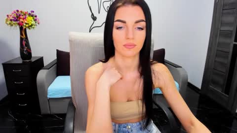 Snapshot of angelina_clark chatting on January 2025 06:46:01 AM Angelina online show from January 2025 06:46:01 AM