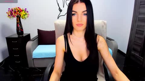 Snapshot of angelina_clark chatting on January 2025 06:31:02 AM Angelina online show from January 2025 06:31:02 AM