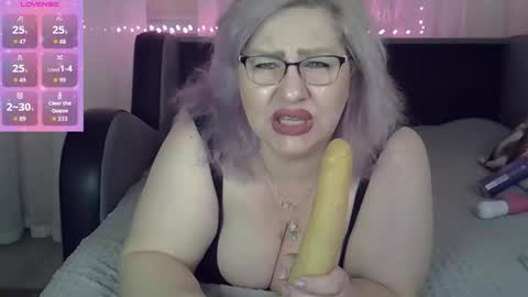 Snapshot of angelinaglam chatting on November 2025 06:40:01 PM AngelinaGlam online show from November 2025 06:40:01 PM