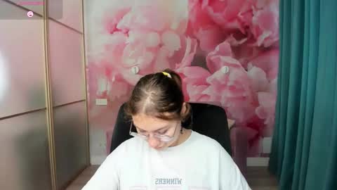 AngelinaLow online show from October 2025 12:31:01 PM