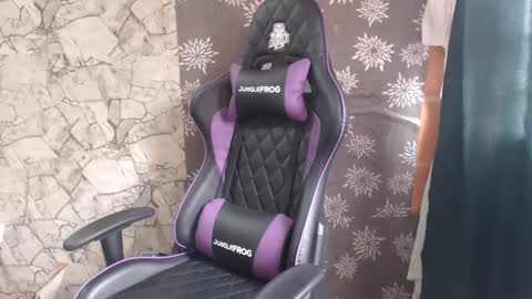 angela online show from April 2026 08:09:02 PM