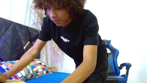 Angel online show from November 2025 08:41:02 PM