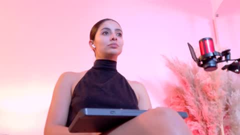 Angel online show from February 2025 09:23:01 PM