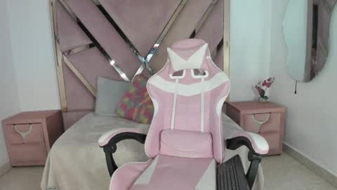 Snapshot of angell_petite01 chatting on May 2026 09:31:01 PM angell_petite01 online show from May 2026 09:31:01 PM
