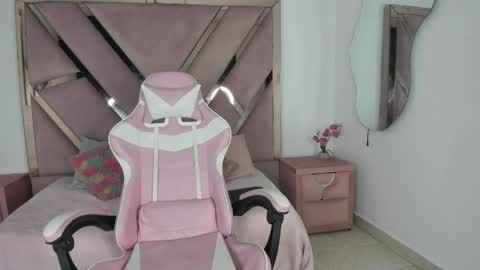 Snapshot of angell_petite01 chatting on May 2026 09:09:02 PM angell_petite01 online show from May 2026 09:09:02 PM
