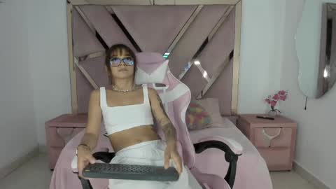 Snapshot of angell_petite01 chatting on May 2026 08:37:01 PM angell_petite01 online show from May 2026 08:37:01 PM