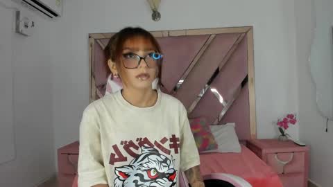 Snapshot of angell_petite01 chatting on May 2026 08:36:01 PM angell_petite01 online show from May 2026 08:36:01 PM
