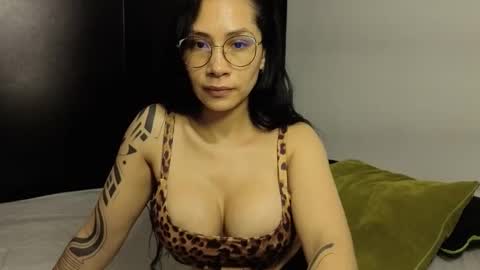  ANGELA ISABELLA  online show from October 2025 12:41:02 PM