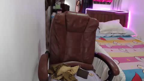 Snapshot of angelofcumx chatting on December 2025 03:34:02 AM sabina online show from December 2025 03:34:02 AM