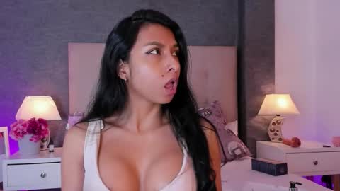 Angela online show from November 2025 05:51:02 PM