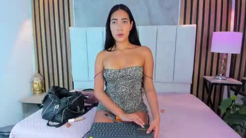 Angel  online show from November 2025 12:32:01 AM