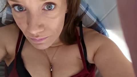 Snapshot of angelvanderpool71 chatting on January 2025 02:14:02 PM angelvanderpool71 online show from January 2025 02:14:02 PM