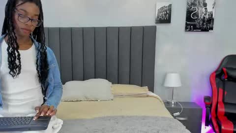 Snapshot of angie_abby chatting on June 2026 03:29:02 AM Angie Abby online show from June 2026 03:29:02 AM