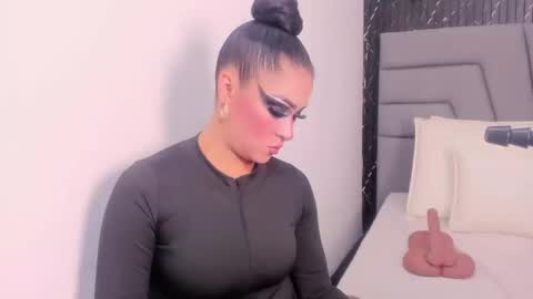 A N G I E.  online show from September 2025 03:56:02 PM