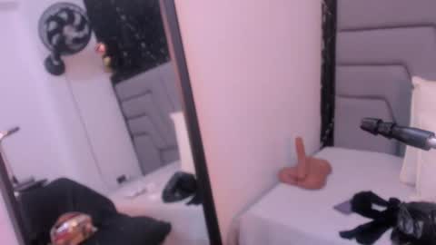 A N G I E.  online show from October 2025 08:07:01 PM