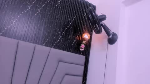 A N G I E.  online show from October 2025 07:52:02 AM