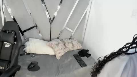 angiexht online show from September 2025 02:00:02 PM