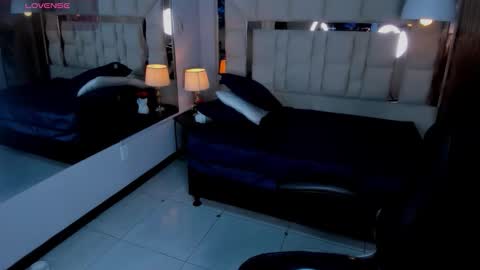 Anguel  online show from October 2025 07:21:01 AM