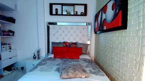 laura  online show from October 2025 12:13:01 AM