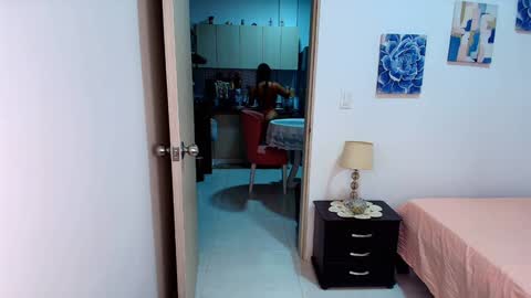 laura  online show from November 2025 12:38:02 AM