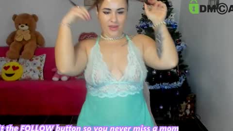 Snapshot of anissyax chatting on December 2025 04:06:01 AM AnissyaX online show from December 2025 04:06:01 AM