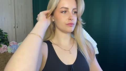 Snapshot of anita_blairr chatting on May 2026 01:02:02 AM Anita online show from May 2026 01:02:02 AM
