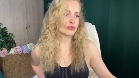 Snapshot of anita_blairr chatting on May 2026 01:00:01 AM Anita online show from May 2026 01:00:01 AM