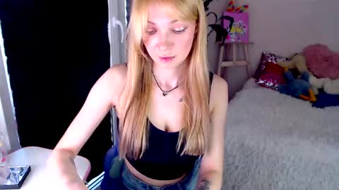 Snapshot of anita_moon_ chatting on May 2026 01:15:02 PM anita_moon_ online show from May 2026 01:15:02 PM