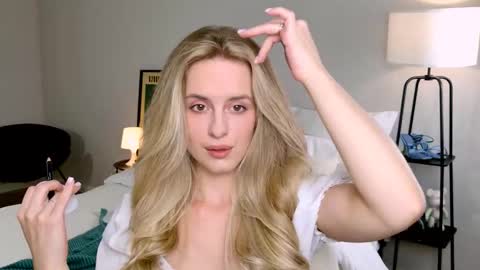 Anita online show from September 2025 01:02:02 PM