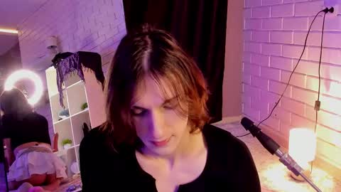 Angel online show from November 2025 06:42:02 PM