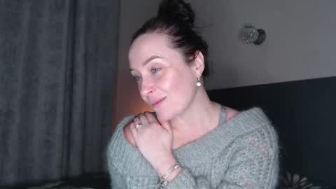 anjutka08 online show from December 2025 04:36:02 PM