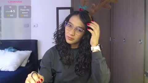 Anna online show from December 2025 03:19:01 PM