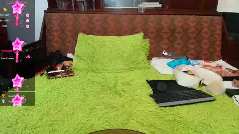 Ana   online show from October 2025 07:49:02 AM