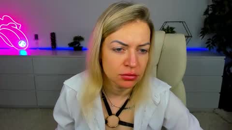 anna_snow9 online show from November 2025 06:35:01 AM