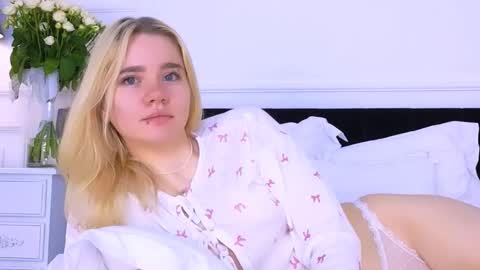 AnnaBelle online show from October 2025 02:31:02 AM