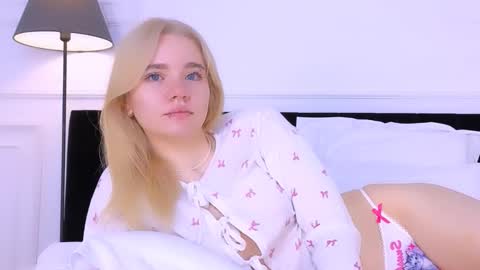 AnnaBelle online show from October 2025 02:25:02 AM