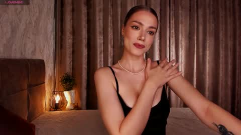 Snapshot of annakarenina__ chatting on September 2025 06:02:01 PM Goddess Anna online show from September 2025 06:02:01 PM