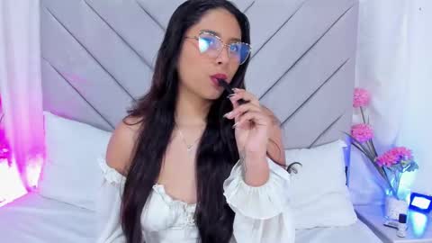 Anna online show from December 2024 08:00:02 PM