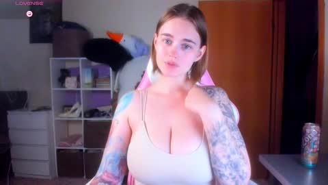 Snapshot of annaroading chatting on October 2025 07:47:02 PM AnnaRoading online show from October 2025 07:47:02 PM