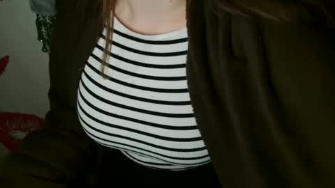 Bella online show from November 2025 06:18:01 PM