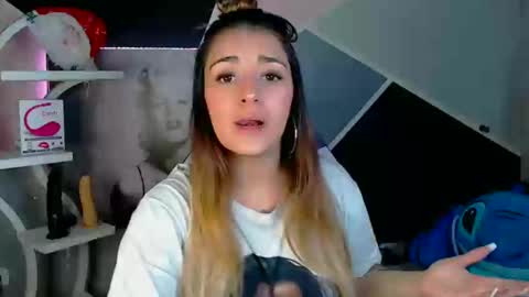 Anne  online show from December 2024 03:47:02 PM