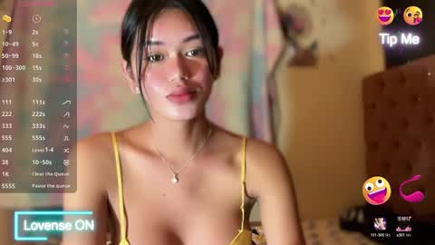 Snapshot of annedee_ chatting on January 2025 01:33:01 AM Kim online show from January 2025 01:33:01 AM